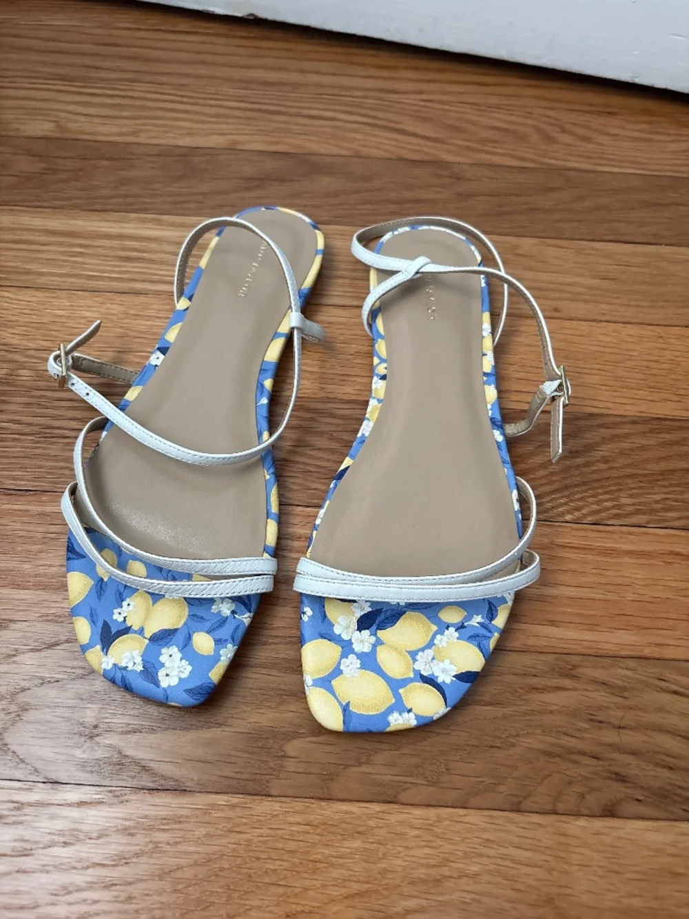 Ann Taylor White Flat Leather Strappy Sandals, Sz 8M, NWOB